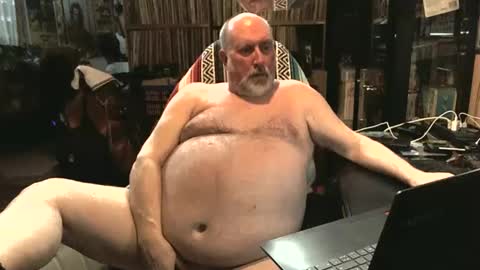 Snapshot of sexyolbear chatting on 02.01.25 Grizz Lee Bear online show from 02.01.25