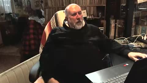 Snapshot of sexyolbear chatting on 02.14.25 Grizz Lee Bear online show from 02.14.25