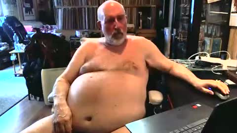 Snapshot of sexyolbear chatting on 10.23.25 Grizz Lee Bear online show from 10.23.25