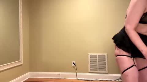 Snapshot of sexypiglet2728 chatting on 12.21.24 Sexypiglet2728 online show from 12.21.24