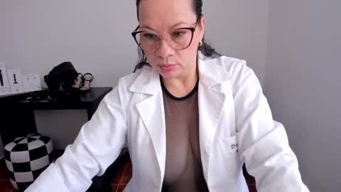 Snapshot of sexypsychologist chatting on 09.15.25 Sexy Psychologist online show from 09.15.25