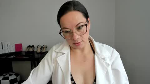 Snapshot of sexypsychologist chatting on 09.23.25 Sexy Psychologist online show from 09.23.25