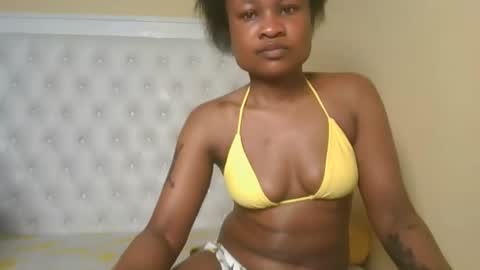 Snapshot of sexyqueenivy chatting on 11.01.25 queenivy online show from 11.01.25