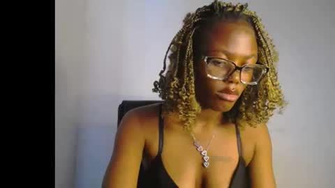 Snapshot of sexyslim_ebony chatting on 02.16.26 Darkskinned Rae online show from 02.16.26