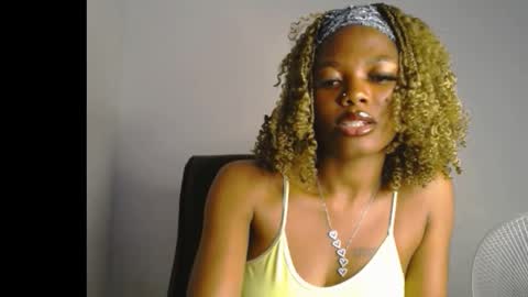 Snapshot of sexyslim_ebony chatting on 02.17.26 Darkskinned Rae online show from 02.17.26