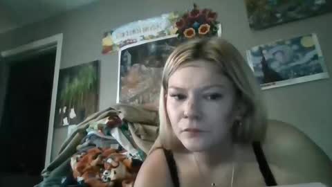 Snapshot of sexysquirtingfairy chatting on 10.11.25 sexysquirtingfairy online show from 10.11.25