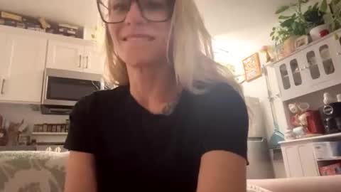 Snapshot of sexytiff6 chatting on 10.24.25 sexytiff6 online show from 10.24.25