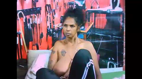 Snapshot of sexyva4u2luv chatting on 03.11.25 sexyva4u2luv online show from 03.11.25