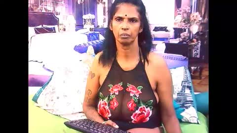 Snapshot of sexyva4u2luv chatting on 10.30.25 sexyva4u2luv online show from 10.30.25