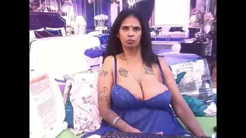 Snapshot of sexyva4u2luv chatting on 11.02.25 sexyva4u2luv online show from 11.02.25