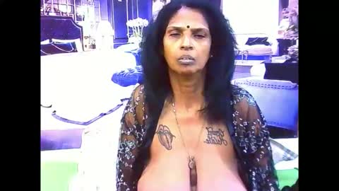 Snapshot of sexyva4u2luv chatting on 11.06.25 sexyva4u2luv online show from 11.06.25