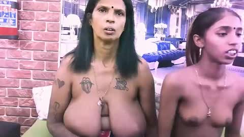 Snapshot of sexyva4u2luv chatting on 11.10.25 sexyva4u2luv online show from 11.10.25