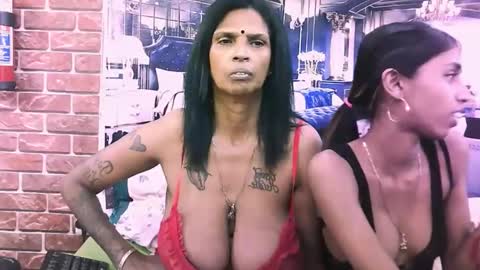 Snapshot of sexyva4u2luv chatting on 11.11.25 sexyva4u2luv online show from 11.11.25