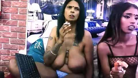 Snapshot of sexyva4u2luv chatting on 11.12.25 sexyva4u2luv online show from 11.12.25