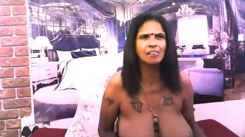 Snapshot of sexyva4u2luv chatting on 11.13.25 sexyva4u2luv online show from 11.13.25