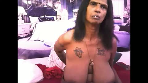 Snapshot of sexyva4u2luv chatting on 11.15.25 sexyva4u2luv online show from 11.15.25