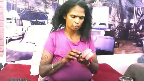 Snapshot of sexyva4u2luv chatting on 11.19.25 sexyva4u2luv online show from 11.19.25