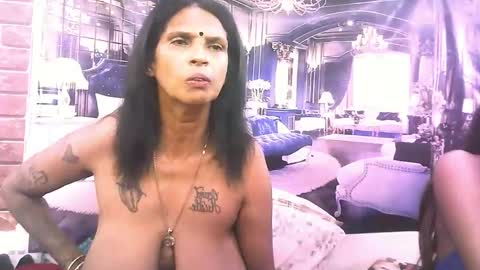 Snapshot of sexyva4u2luv chatting on 11.28.25 sexyva4u2luv online show from 11.28.25