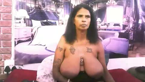 Snapshot of sexyva4u2luv chatting on 11.28.25 sexyva4u2luv online show from 11.28.25