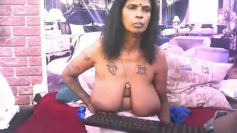 Snapshot of sexyva4u2luv chatting on 12.01.25 sexyva4u2luv online show from 12.01.25