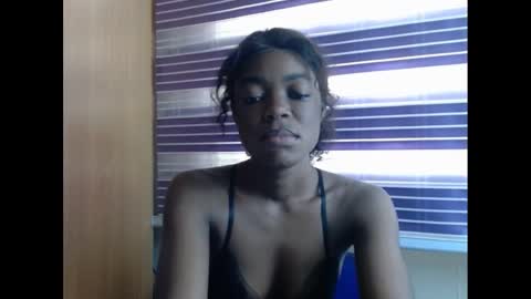 Snapshot of sexyxbunnyxx chatting on 12.06.24 Blue online show from 12.06.24