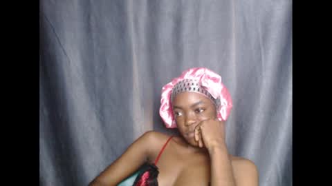 Snapshot of sexyxbunnyxx chatting on 12.09.24 Blue online show from 12.09.24