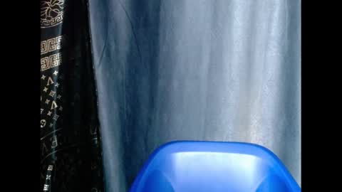 Snapshot of sexyxbunnyxx chatting on 12.13.24 Blue online show from 12.13.24