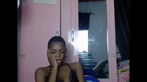 Snapshot of sexyxbunnyxx chatting on 01.13.25 Blue online show from 01.13.25