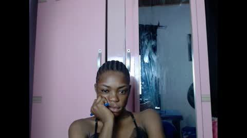 Snapshot of sexyxbunnyxx chatting on 01.16.25 Blue online show from 01.16.25