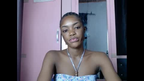 Snapshot of sexyxbunnyxx chatting on 01.16.25 Blue online show from 01.16.25