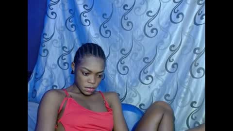 Snapshot of sexyxbunnyxx chatting on 01.22.25 Blue online show from 01.22.25