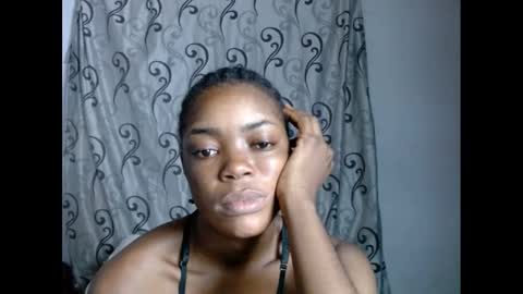 Snapshot of sexyxbunnyxx chatting on 01.31.25 Blue online show from 01.31.25
