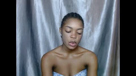 Snapshot of sexyxbunnyxx chatting on 02.17.25 Blue online show from 02.17.25