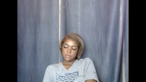 Snapshot of sexyxbunnyxx chatting on 02.23.25 Blue online show from 02.23.25