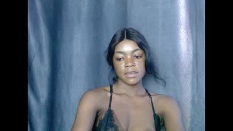 Snapshot of sexyxbunnyxx chatting on 02.25.25 Blue online show from 02.25.25