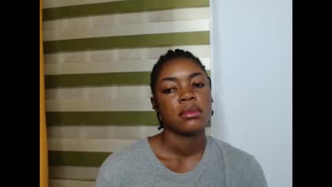 Snapshot of sexyxbunnyxx chatting on 10.04.25 Blue online show from 10.04.25