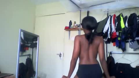 Snapshot of sexyy_tiny chatting on 11.22.25 Mel online show from 11.22.25