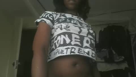 Snapshot of sexyy_tiny chatting on 11.24.25 Mel online show from 11.24.25