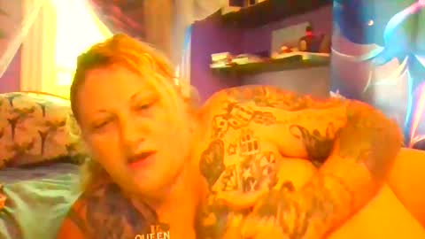 Snapshot of sexyzanna69 chatting on 09.30.25 SexyZannaRose69 online show from 09.30.25
