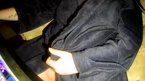 Snapshot of sexzilla15 chatting on 11.11.25 no face online show from 11.11.25