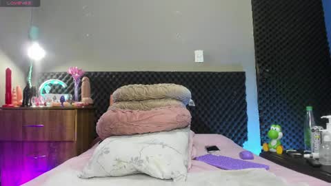 Snapshot of shadia_squirt chatting on 06.14.26 shadia online show from 06.14.26