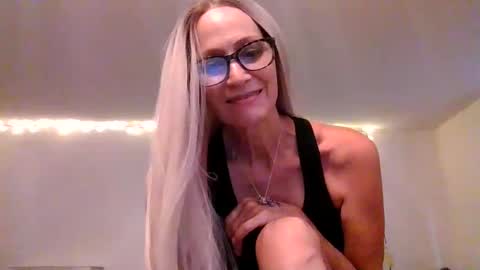 Snapshot of shamanwoman chatting on 10.06.25 Shaman Woman online show from 10.06.25