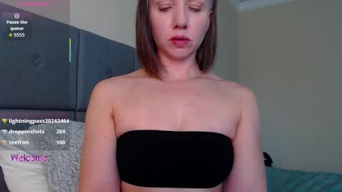Snapshot of shameless_shalynn chatting on 09.25.25 Shalynn online show from 09.25.25