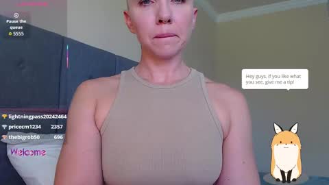 Snapshot of shameless_shalynn chatting on 10.06.25 Shalynn online show from 10.06.25