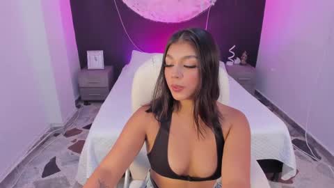 Snapshot of shaniadaniels chatting on 09.09.25 ShaniaDaniels online show from 09.09.25