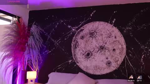 Snapshot of shaniadaniels chatting on 12.16.25 ShaniaDaniels online show from 12.16.25