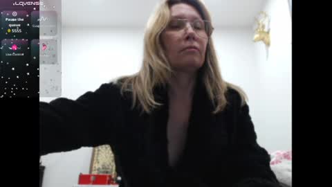 Snapshot of shannon07 chatting on 06.21.26 Shannon07 online show from 06.21.26