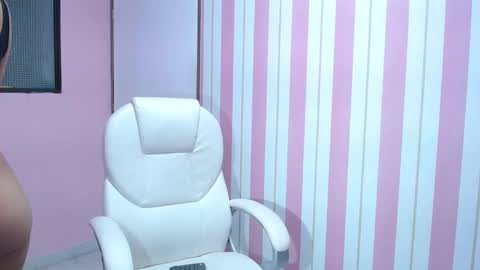 Snapshot of shantal_luw chatting on 01.08.25 shantal online show from 01.08.25