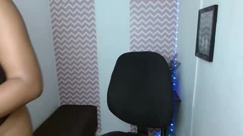 Snapshot of shantalcarson chatting on 11.07.25 Dayana online show from 11.07.25