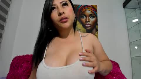 Snapshot of shantall_8 chatting on 02.09.25 karol online show from 02.09.25